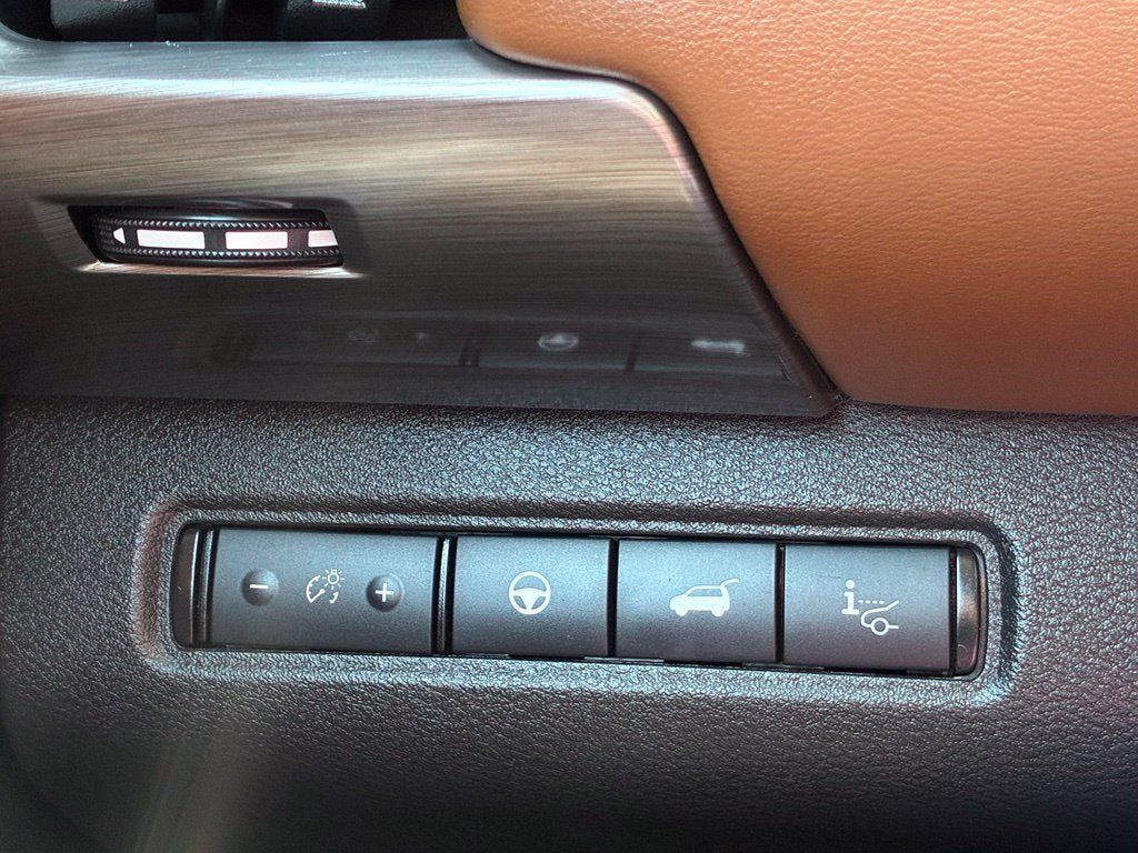 Used 2024 Nissan Pathfinder Platinum AWD/4WD image 26
