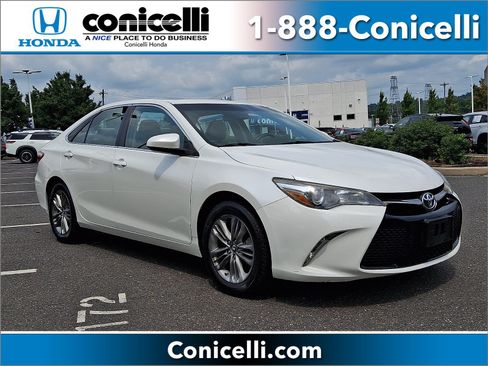 Used 2017 Toyota Camry SE w/ Moonroof Package FWD image 1