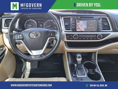 Used 2019 Toyota Highlander XLE AWD/4WD image 20