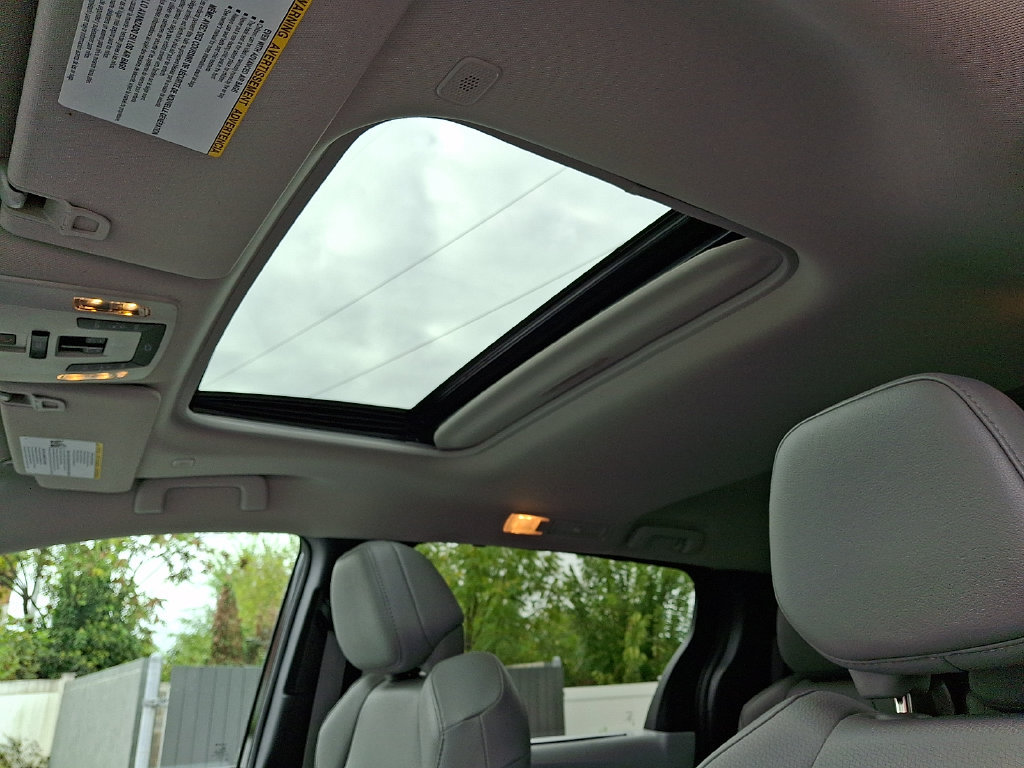 Certified 2025 Toyota Sienna XLE FWD image 14