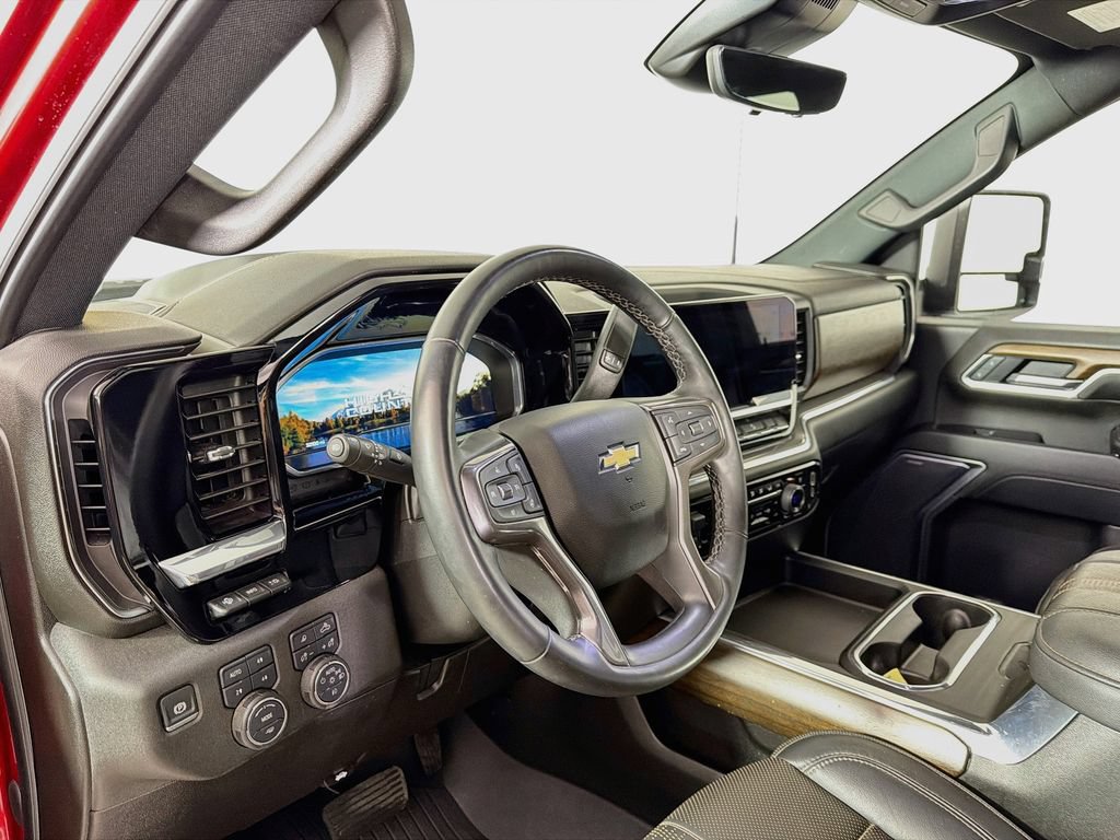 Used 2025 Chevrolet Silverado 2500 High Country w/ Technology Package AWD/4WD image 10