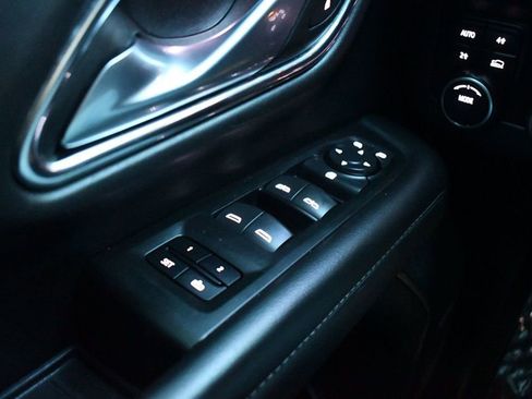 Used 2022 Chevrolet Suburban LT image 19