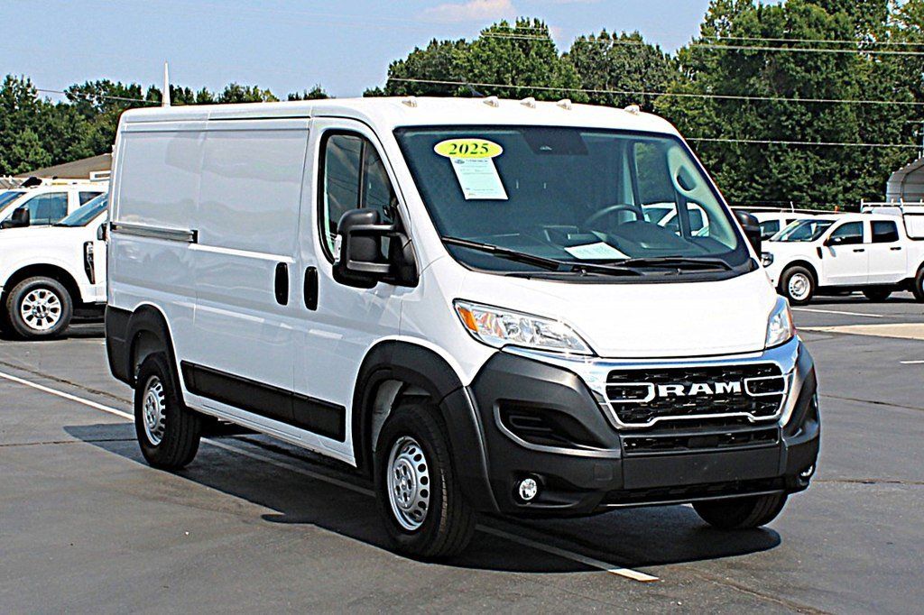 Used 2025 RAM ProMaster 2500 w/ U-Haul Equipment Group FWD image 3