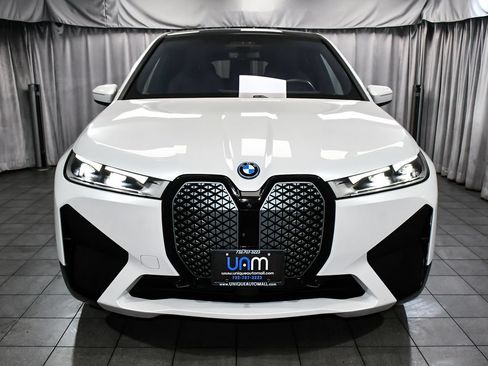 Used 2024 BMW iX xDrive50 w/ Sport Package AWD/4WD image 2