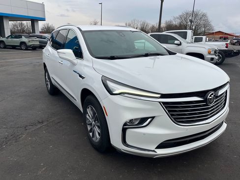 Used 2024 Buick Enclave Premium image 7