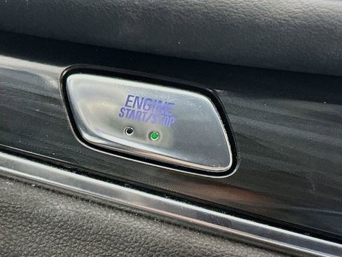 Used 2023 Buick Enclave Essence image 17