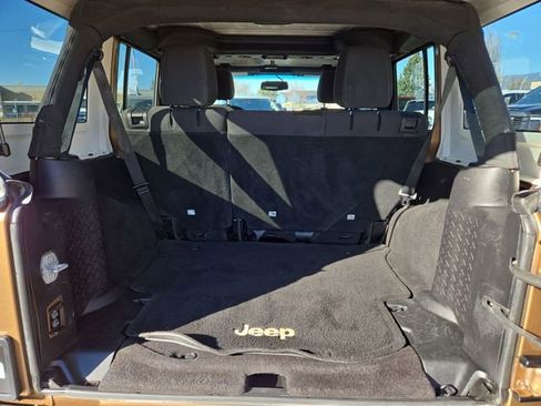 Used 2015 Jeep Wrangler Unlimited Sahara w/ Connectivity Group AWD/4WD image 25