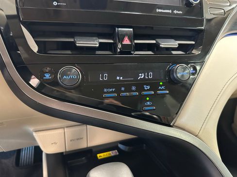 Used 2024 Toyota Camry XLE image 30