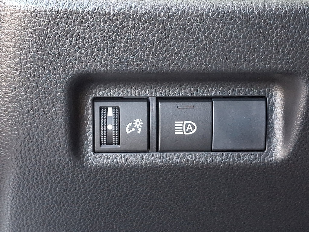 Used 2019 Toyota RAV4 LE w/ Carpet Mat Package AWD/4WD image 26