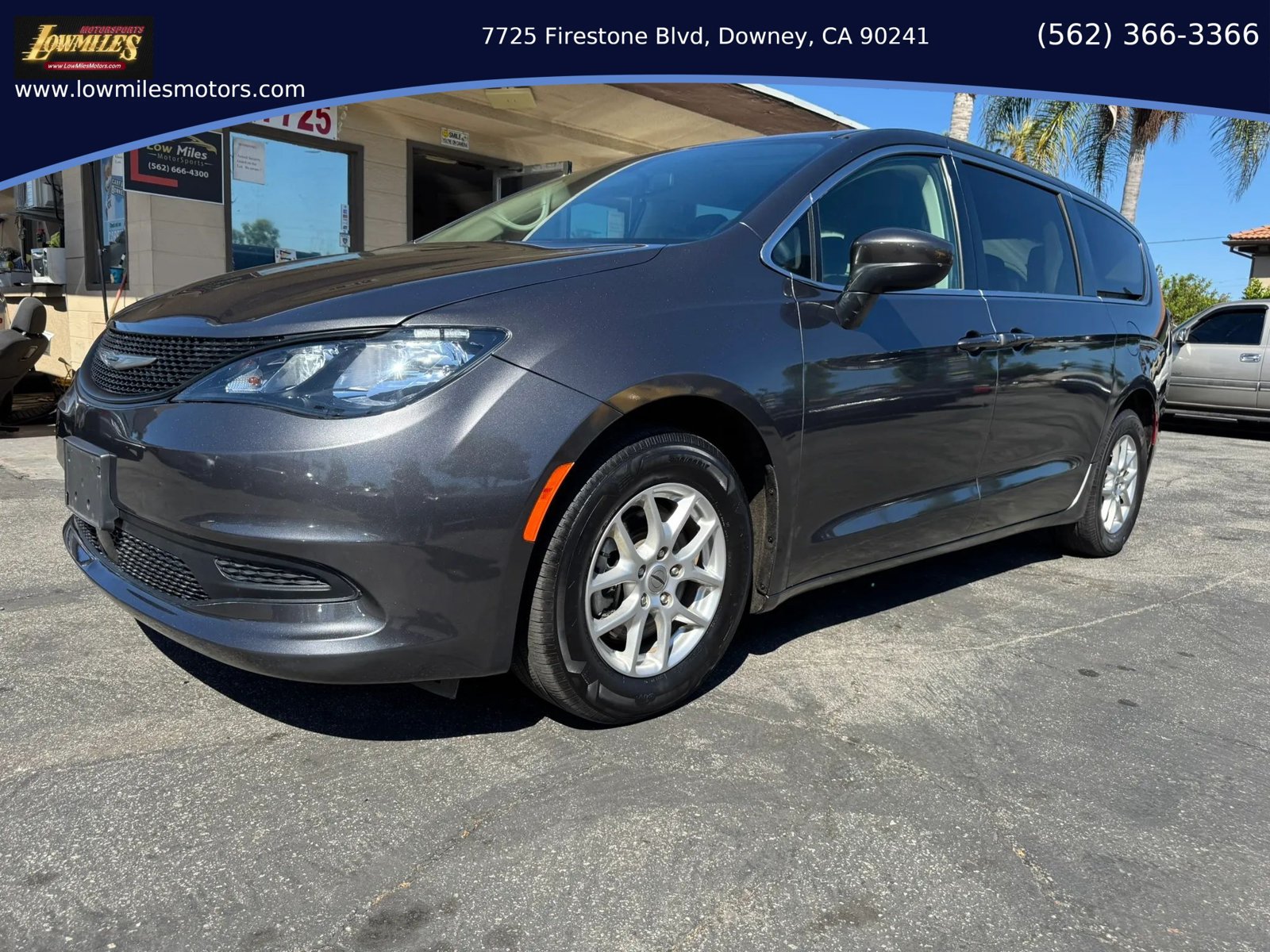 Used 2022 Chrysler Voyager LX FWD image 1