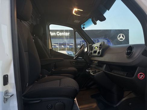 Used 2023 Mercedes-Benz Sprinter 2500 image 22