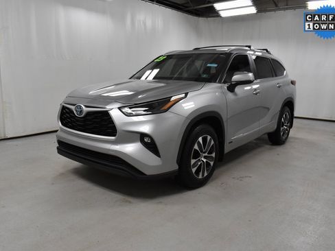 Used 2023 Toyota Highlander XLE image 2