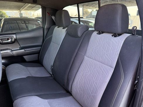 Used 2020 Toyota Tacoma TRD Off-Road w/ Technology Package image 12