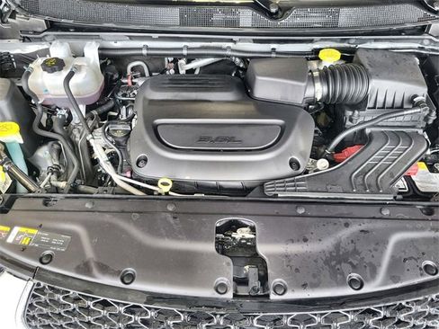 Used 2024 Chrysler Pacifica Touring-L image 26