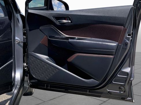 Used 2019 Toyota C-HR Limited FWD image 22