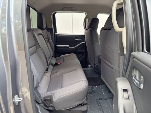 Used 2025 Nissan Frontier SV w/ Tow Package RWD image 33