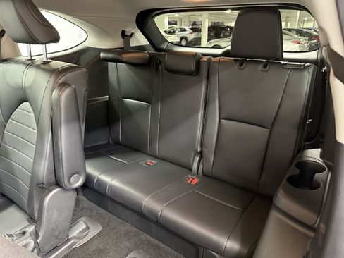 Used 2024 Toyota Highlander XLE image 38