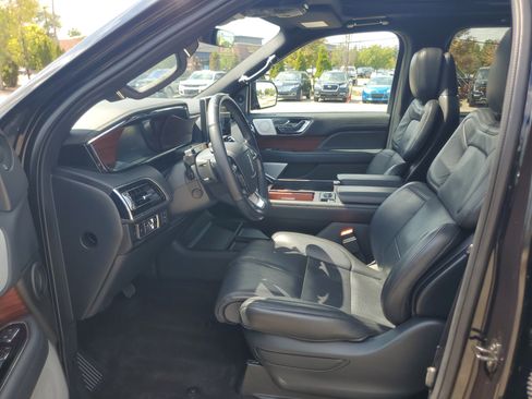 Certified 2023 Lincoln Navigator Reserve AWD/4WD image 12