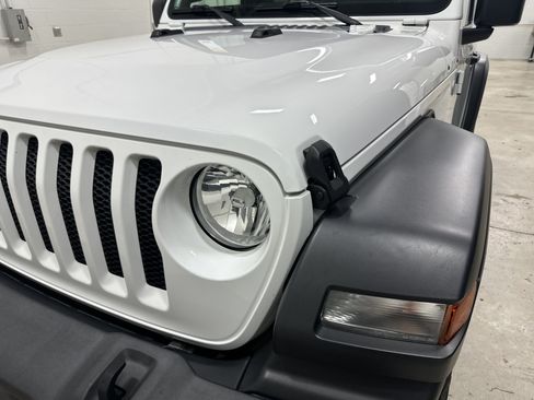 Used 2020 Jeep Wrangler Sport AWD/4WD image 6