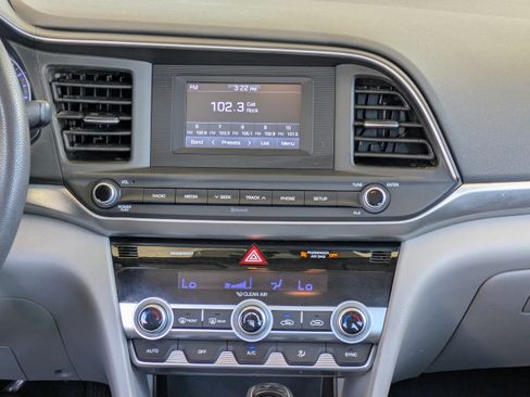 Used 2020 Hyundai Elantra SE FWD image 16