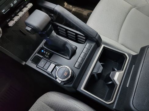 Used 2025 Toyota 4Runner SR5 AWD/4WD image 21