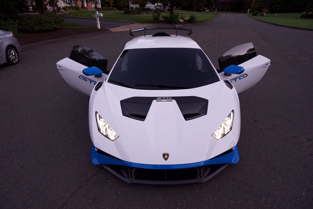 Used 2022 Lamborghini Huracan STO RWD image 52