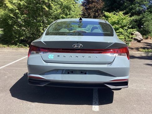 Used 2023 Hyundai Elantra SEL w/ Convenience Package FWD image 18