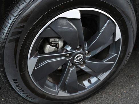 Used 2025 Nissan Rogue SV image 10