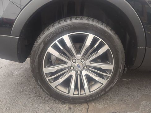 Used 2017 Ford Explorer Platinum image 25