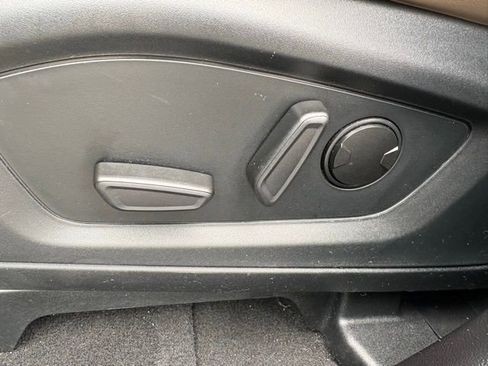 Used 2023 Ford Explorer XLT w/ Equipment Group 202A image 21