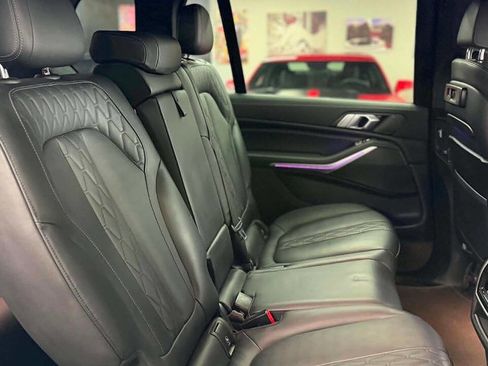 Used 2022 BMW X7 xDrive40i w/ M Sport Package AWD/4WD image 13