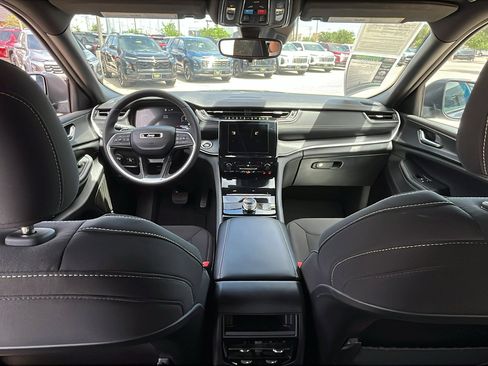 Used 2024 Jeep Grand Cherokee Laredo X w/ Luxury Tech Group I RWD image 25