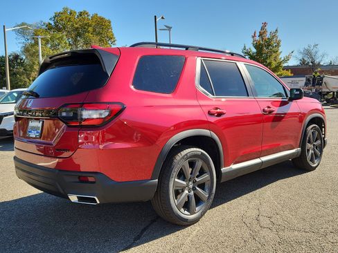 New 2025 Honda Pilot Sport image 3