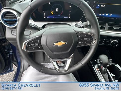 Used 2024 Chevrolet Trax LT w/ Driver Confidence Package FWD image 18