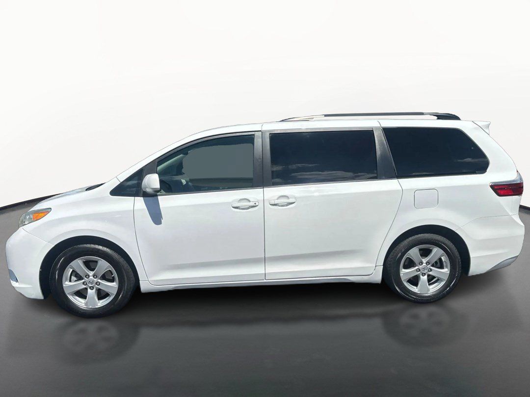 Used 2017 Toyota Sienna LE FWD image 6