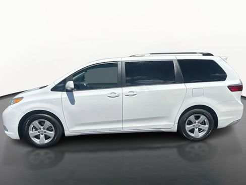 Used 2017 Toyota Sienna LE FWD image 6