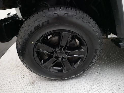Used 2019 Jeep Wrangler Unlimited Sahara AWD/4WD image 26