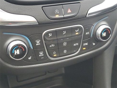 Used 2022 Chevrolet Equinox LT image 16