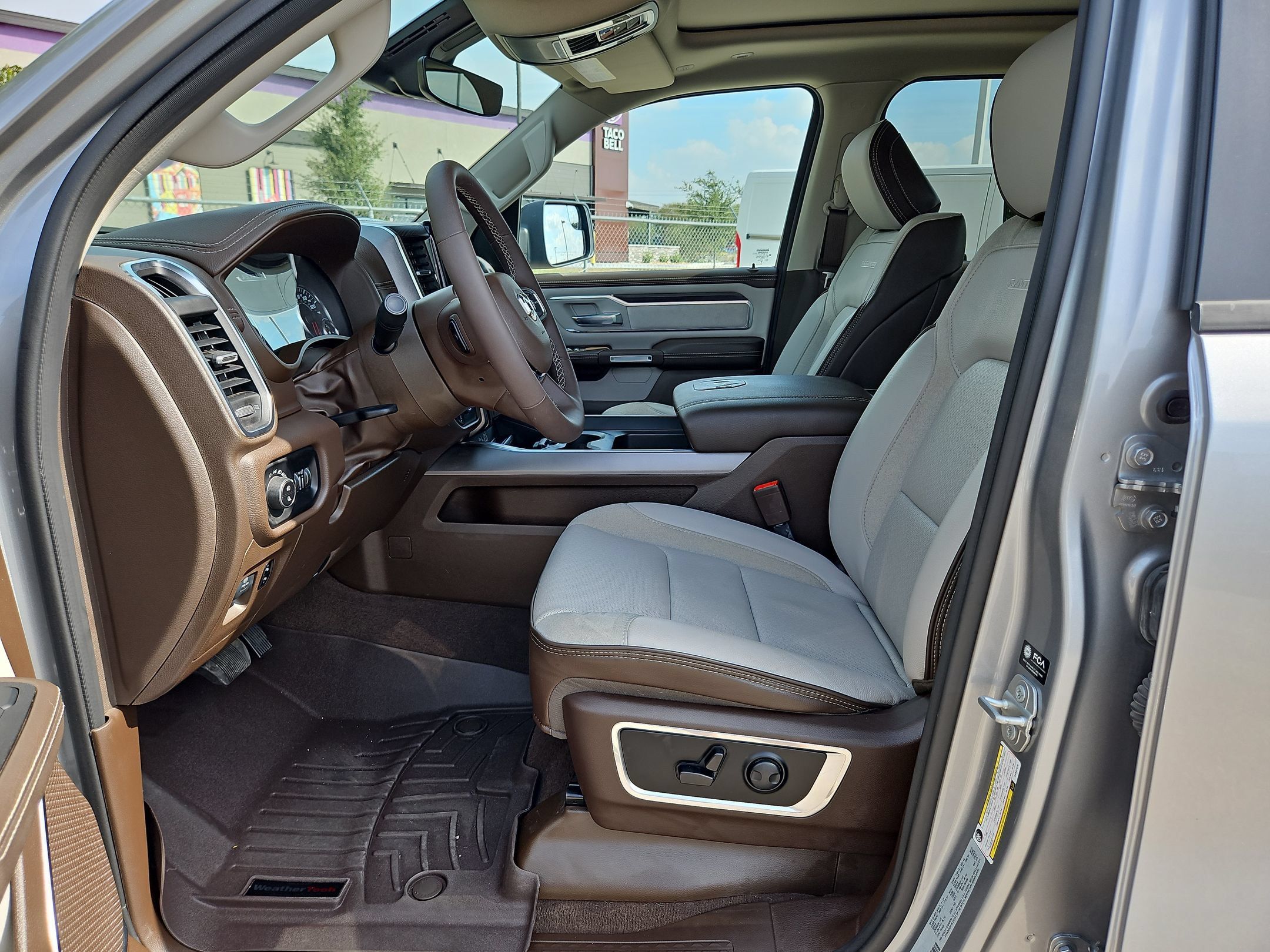 Used 2025 RAM 1500 Laramie w/ Laramie Southwest Edition AWD/4WD image 9