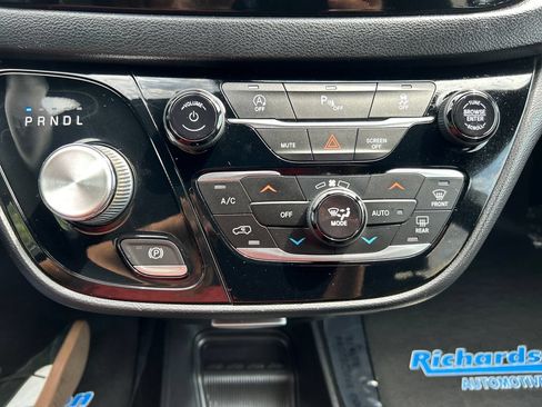Used 2020 Chrysler Pacifica Touring w/ S Appearance Package FWD image 28