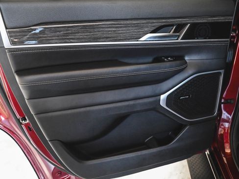 Used 2022 Jeep Wagoneer Series III image 12