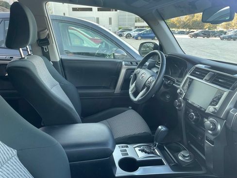 Used 2020 Toyota 4Runner SR5 AWD/4WD image 10