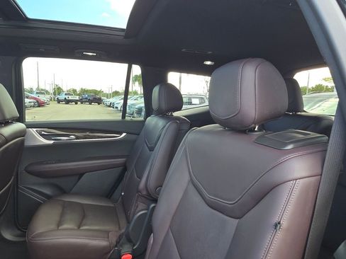 Used 2022 Cadillac XT6 Premium Luxury image 19