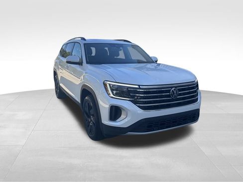 New 2026 Volkswagen Atlas SE image 2