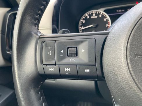 Used 2025 Nissan Pathfinder SV AWD/4WD image 15