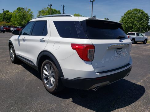 Used 2024 Ford Explorer Limited image 4