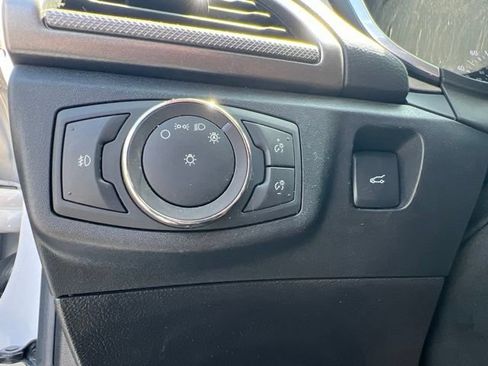 Used 2020 Ford Fusion SE w/ Equipment Group 151A FWD image 10