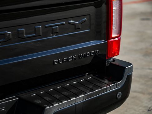 Used 2022 Ford F250 Lariat w/ Black Appearance Package image 30