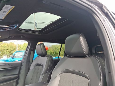 New 2025 Jeep Grand Cherokee L Altitude image 13