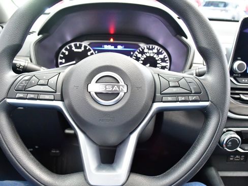Used 2025 Nissan Altima 2.5 SV FWD image 17